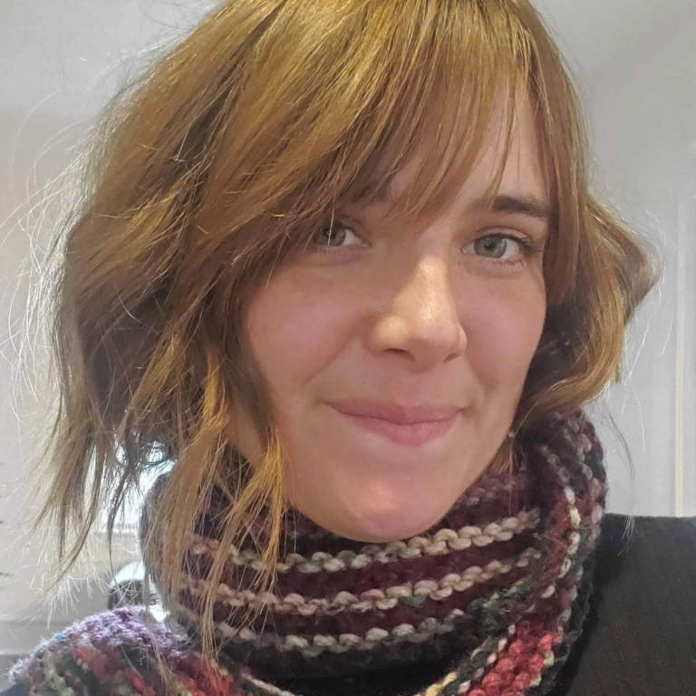 Sarah Clark Bio Photo e1668199866234 768x768 1